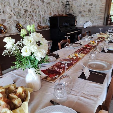 Corte Davini Agriturismo Monzambano Bagian luar foto