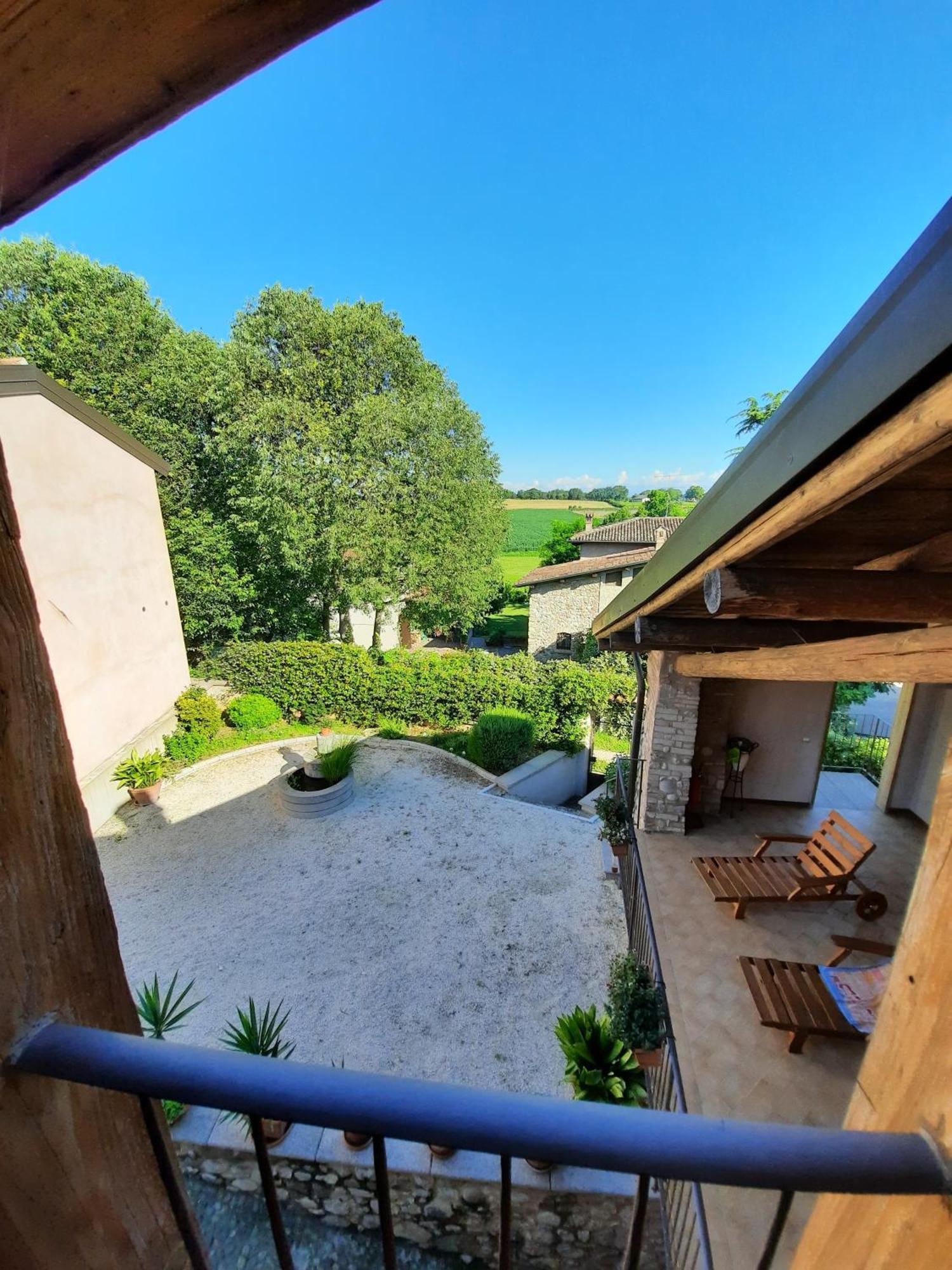 Corte Davini Agriturismo Monzambano Bagian luar foto