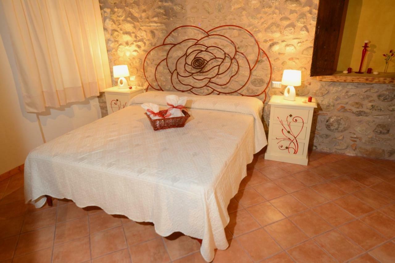 Corte Davini Agriturismo Monzambano Bagian luar foto
