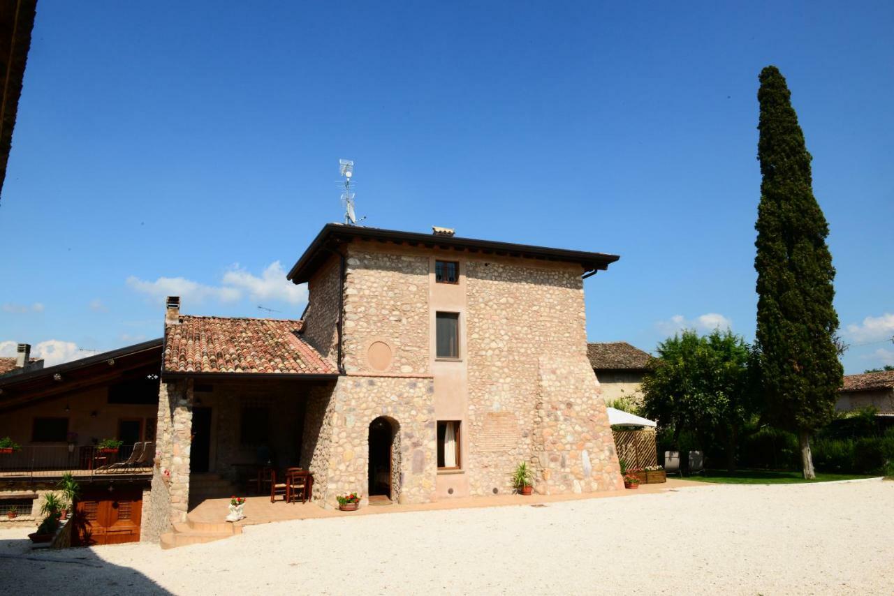 Corte Davini Agriturismo Monzambano Bagian luar foto