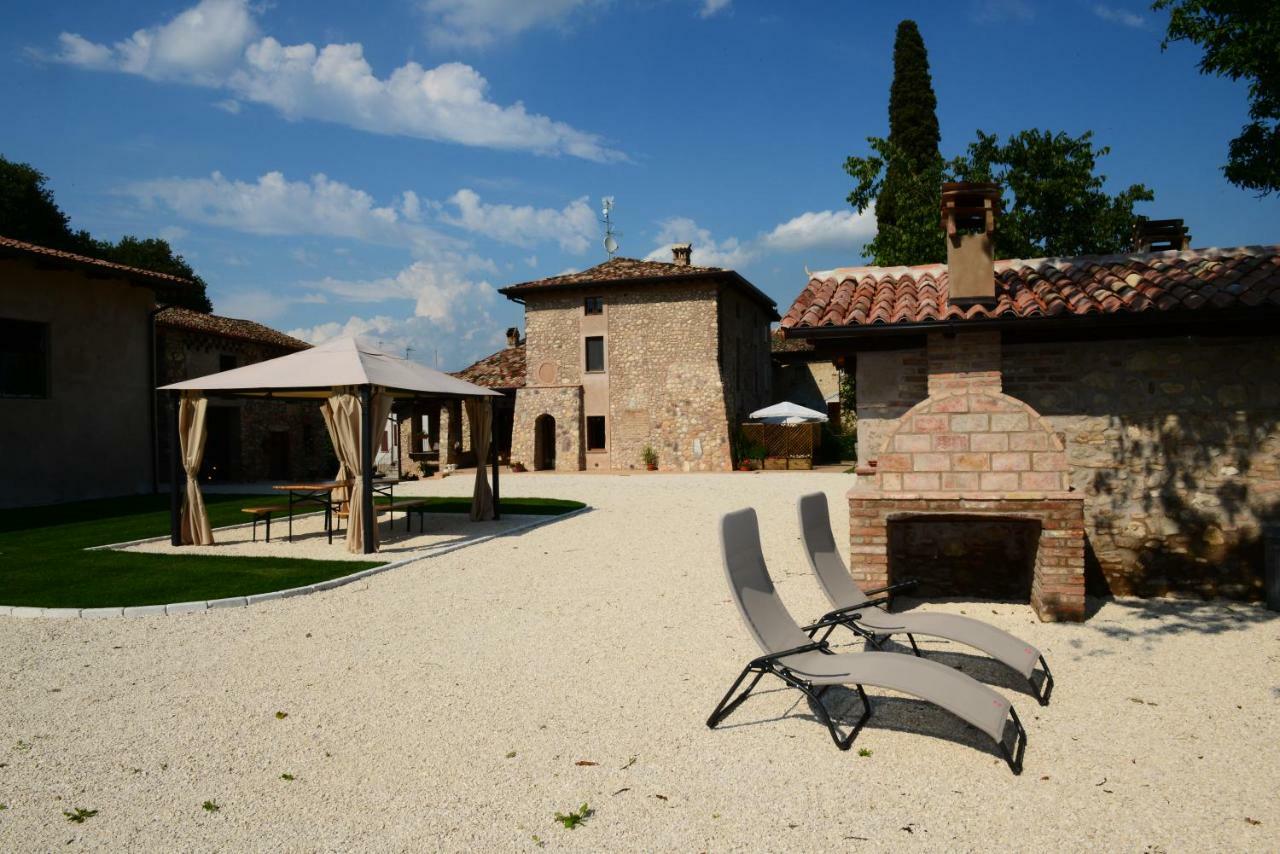 Corte Davini Agriturismo Monzambano Bagian luar foto
